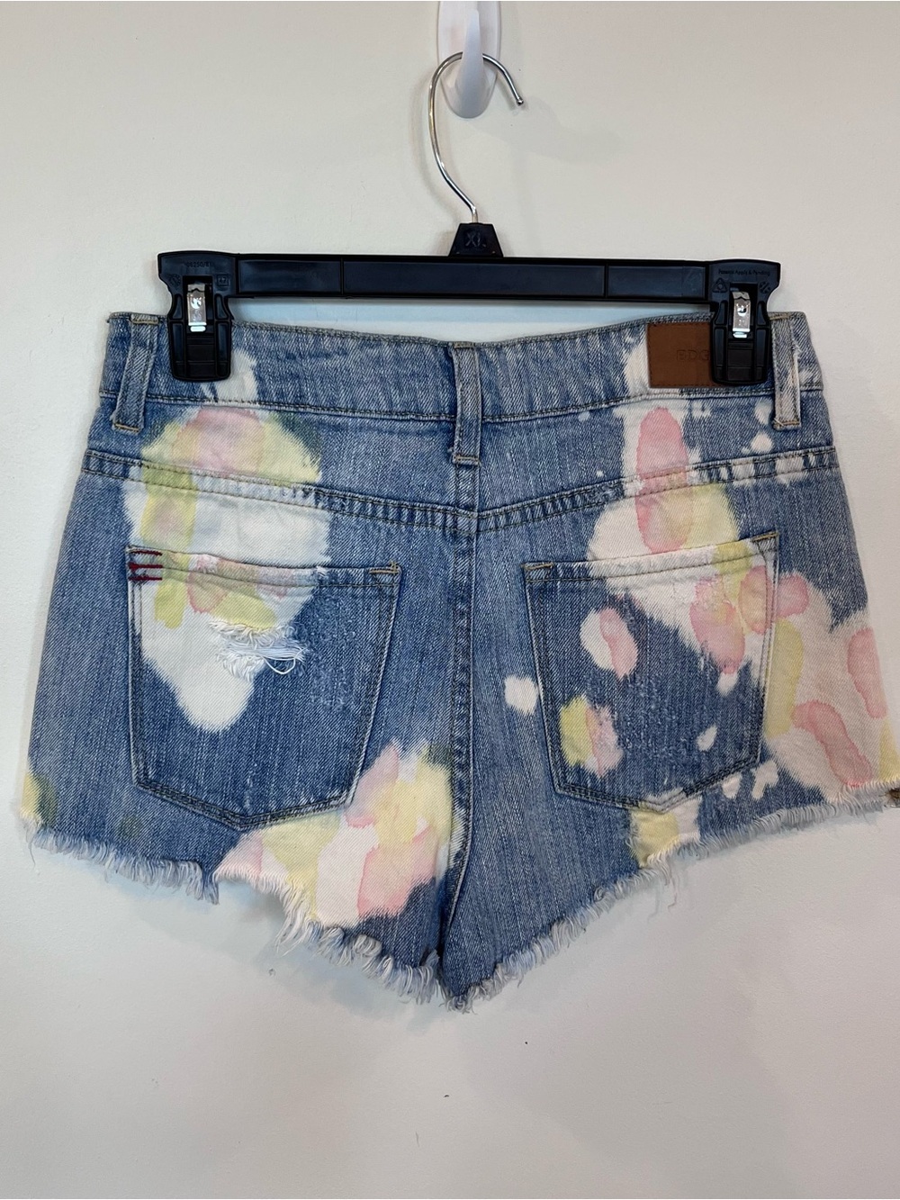 BDG Urban Outfitters Jean Shorts Paint Splatter Tie Dye Raw Ham Cheeky Size 26 - Picture 4 of 7